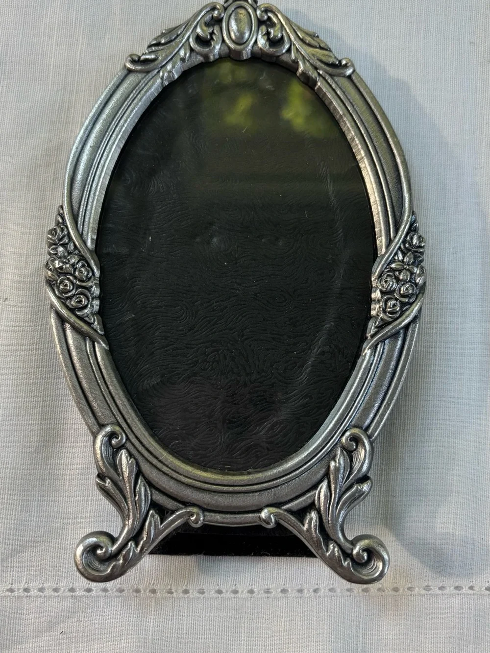 Ornate Oval Decorative Frame in Antique Silver